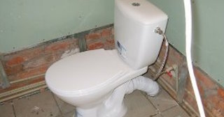 Установка приставного унитаза в Элисте - монтаж и подключение, СантехДомЭлс от 5213 рублей